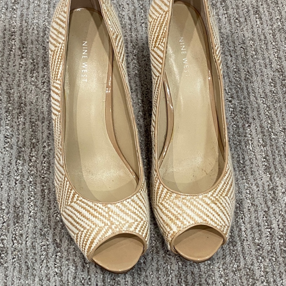 Nine West Kendraho White and Tan Heels 10M